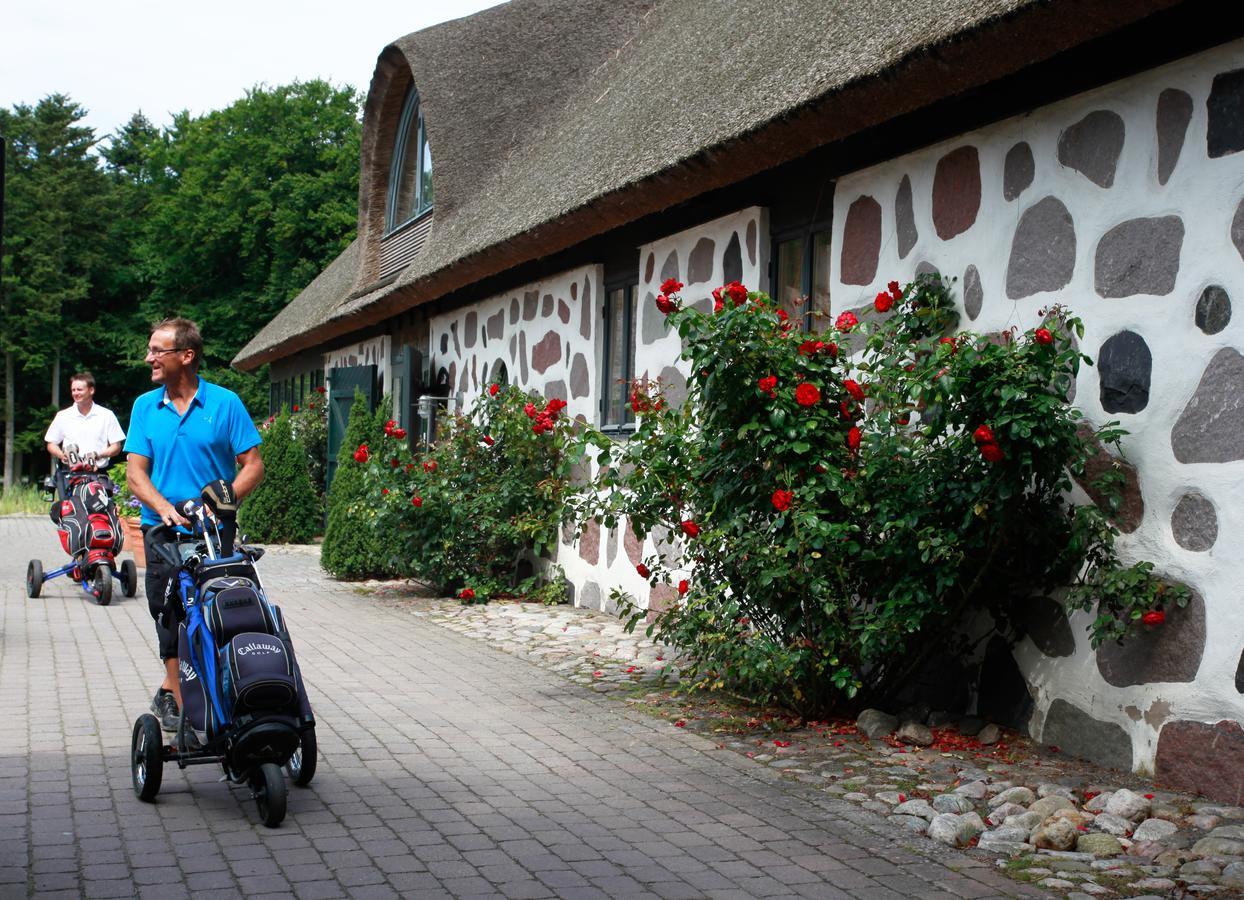 Arasloev Golf & 酒店